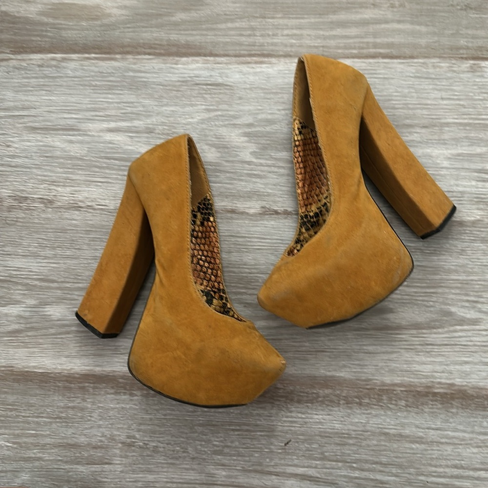 Vintage Elegant Platform Heels 5.5 mustard color